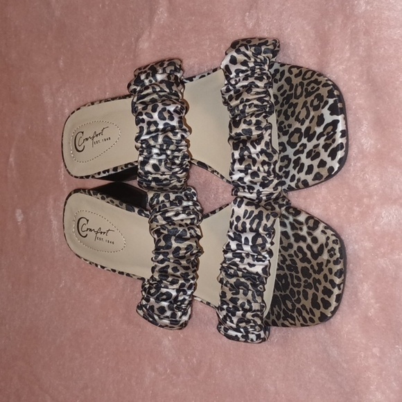 NWT. Leopard slide sandals 7.5 - Picture 2 of 8